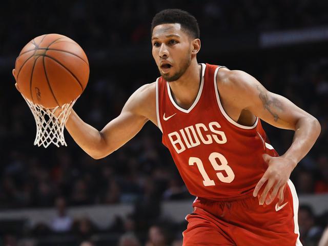 NBA英雄：打造你的梦幻球队，体验篮球策略卡牌乐趣